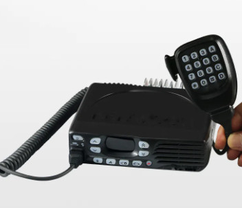 رادیوی تلفن همراه گیرنده ماشین واکی تاکی 25W VHF DMR TKD840 / TKD740 رادیو دو طرفه سوار شده بر وسیله نقلیه