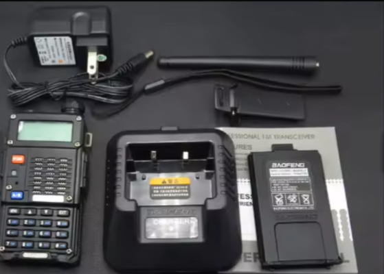 باوفنگ VHF UHF دو باند دو طرفه رادیو ارتباطات بی سیم با صفحه کلید BF F8 محدوده طولانی
